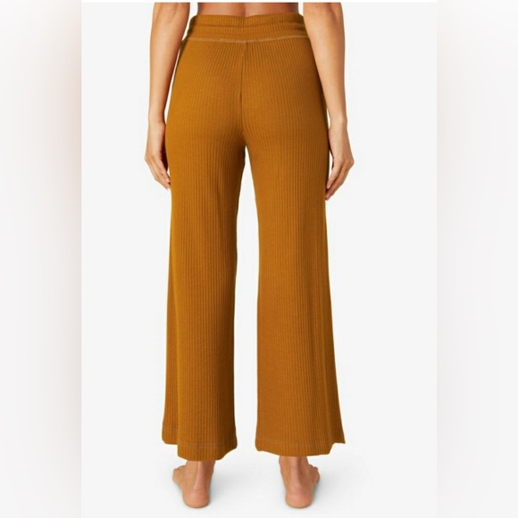 Beyond Yoga | Free Flow Wide Leg Cropped Pants - Picture 5 of 15